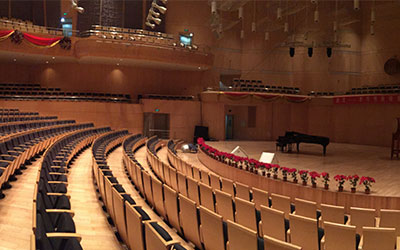 auditorium avec acoustique bois